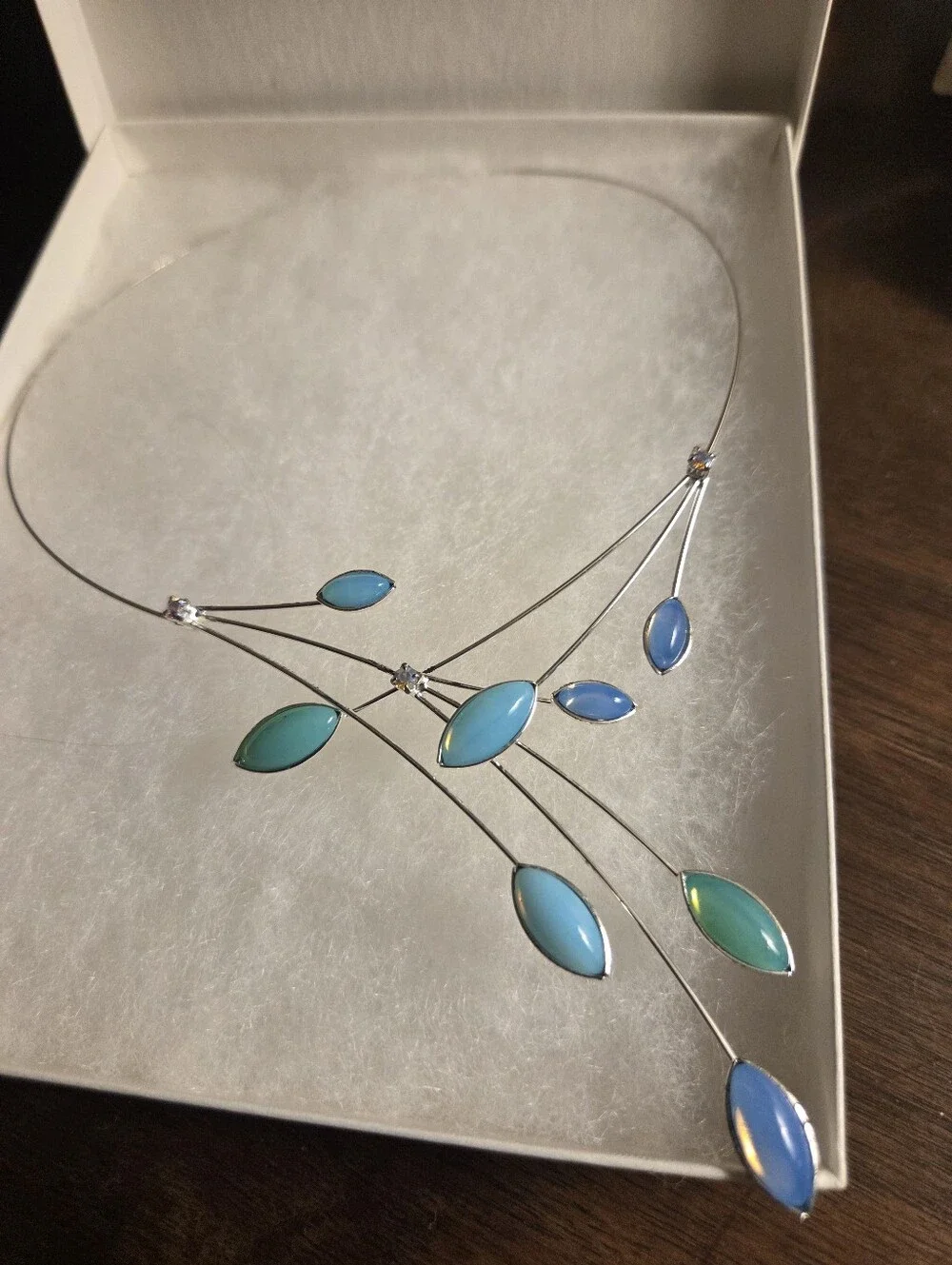 Elegant Blue-Green Leaf Pendant Necklace - Women Jewelry